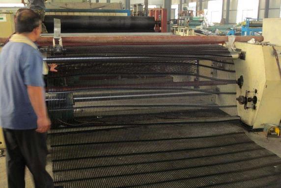單向塑料土工格柵生產(chǎn)線